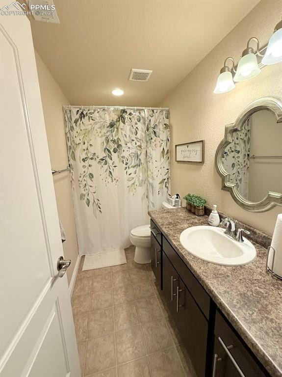 10088 Stonemont Dr, Peyton, CO 80831 - bathroom with tile patterned floors, toilet, visible vents, curtained shower, and vanity