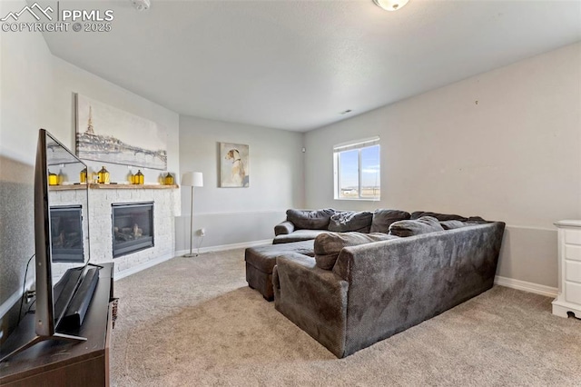 carpeted living room featuring a glass covered fireplace and baseboards