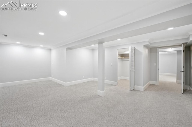 finished basement with baseboards, ornamental molding, carpet flooring, visible vents, and recessed lighting