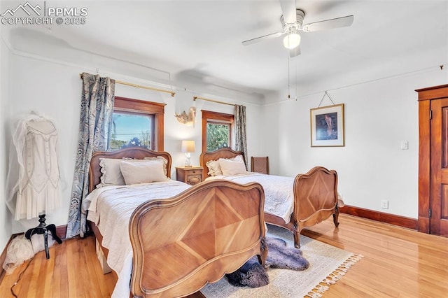 bedroom featuring light wood-style floors, baseboards, and ceiling fan