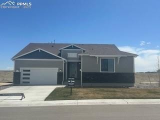 view of front of house with a garage and concrete driveway