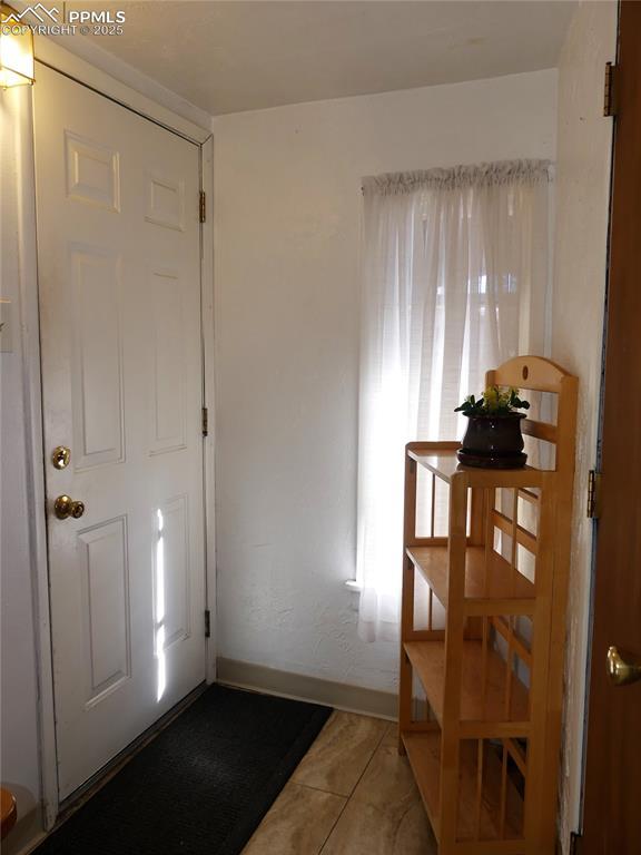 1007 Iowa Ave, Colorado Springs, CO 80909 - tiled foyer with baseboards