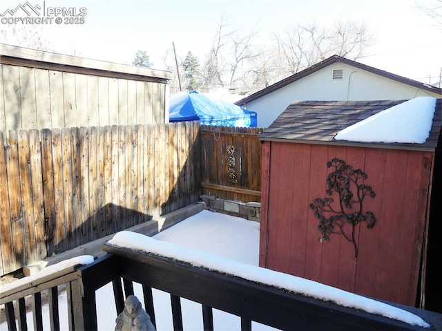 1007 Iowa Ave, Colorado Springs, CO 80909 - view of yard featuring fence