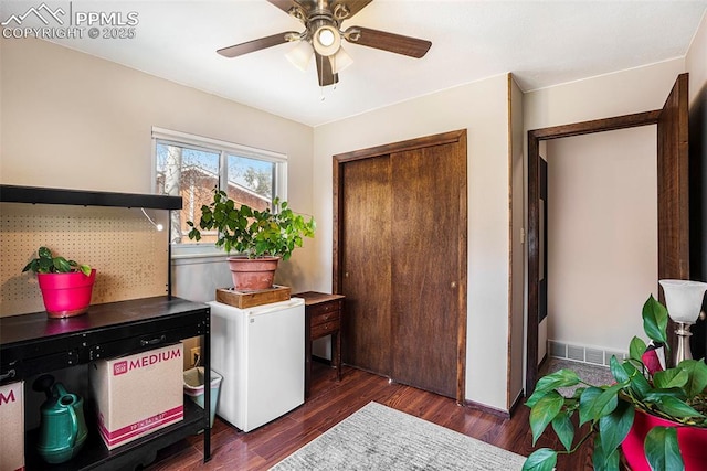 laundry room with baseboards, visible vents, wood finished floors, ceiling fan, and laundry area