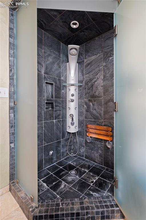 1514 Howard Ave, Colorado Springs, CO 80909 - bathroom with a shower stall