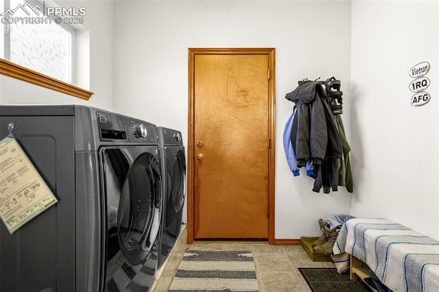 washroom featuring baseboards, laundry area, and independent washer and dryer