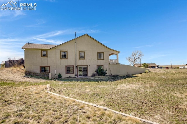 15930 Alta Plaza Cir, Peyton, CO 80831 - back of property featuring stucco siding and a yard