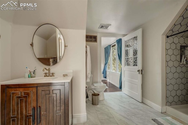 519 W Bijou St, Colorado Springs, CO 80905 - bathroom featuring visible vents, toilet, a tile shower, and baseboards