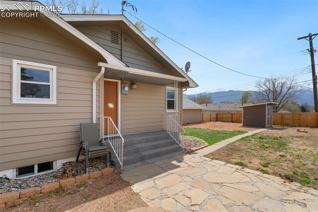 entrance to property with fence