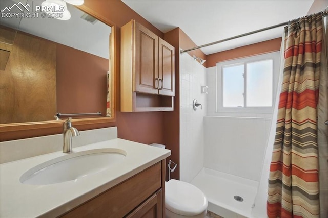 full bathroom with vanity, curtained shower, and toilet