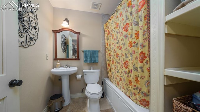17770 Radbourne Ct, Monument, CO 80132 - full bath featuring shower / bath combo with shower curtain, toilet, baseboards, a sink, and tile patterned floors