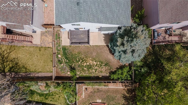 aerial view of property and surrounding area