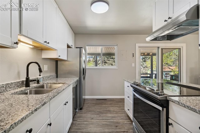 kitchen featuring a sink, stainless steel appliances, under cabinet range hood, dark wood-style flooring, and white cabinets
