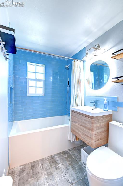 bathroom with vanity, toilet, and shower / bath combo
