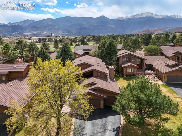 birds eye view of property featuring a mountain view and a residential view
