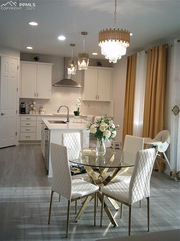dining room with recessed lighting and an inviting chandelier