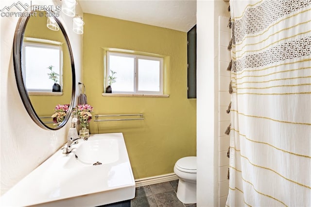 413 E Fontanero St, Colorado Springs, CO 80907 - full bathroom featuring vanity, baseboards, toilet, and a shower with curtain