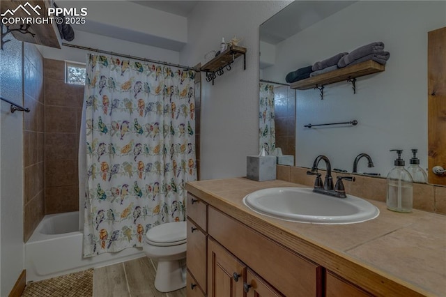 126 Star View Cir, Palmer Lake, CO 80133 - full bath featuring toilet, vanity, wood finished floors, and shower / tub combo with curtain