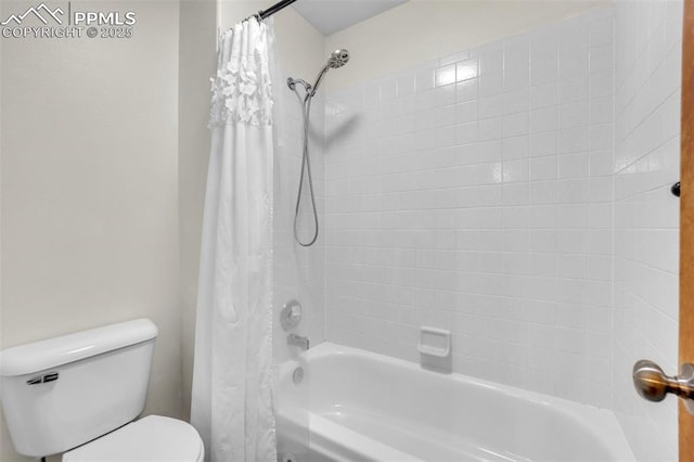 bathroom featuring shower / tub combo with curtain and toilet