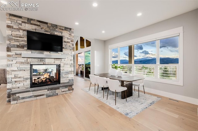 dining space featuring baseboards, recessed lighting, wood finished floors, and visible vents