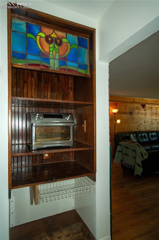 details featuring wood finished floors