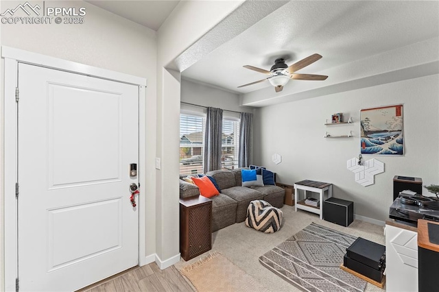 entryway with baseboards and ceiling fan