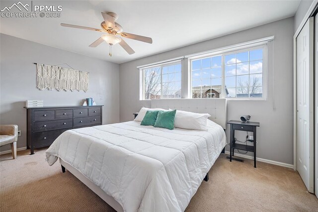 carpeted bedroom featuring baseboards, a ceiling fan, and a closet