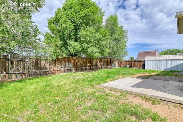 view of yard featuring a fenced backyard and a patio area
