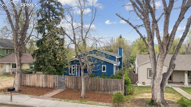 view of front of house with a fenced front yard