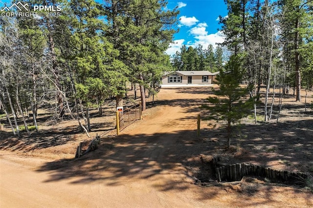 869 Kiowa Rd, Florissant, CO 80816 - view of front facade featuring fence
