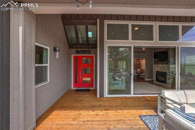 property entrance featuring stucco siding