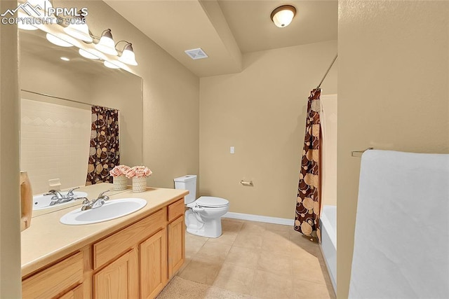 full bath featuring visible vents, shower / tub combo with curtain, toilet, and vanity