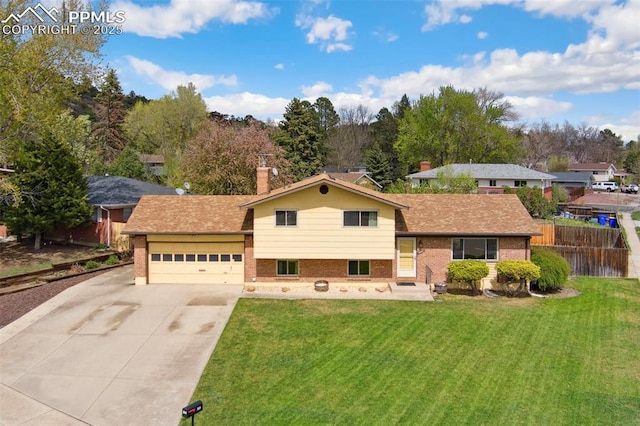 split level home with brick siding, a front lawn, fence, and driveway