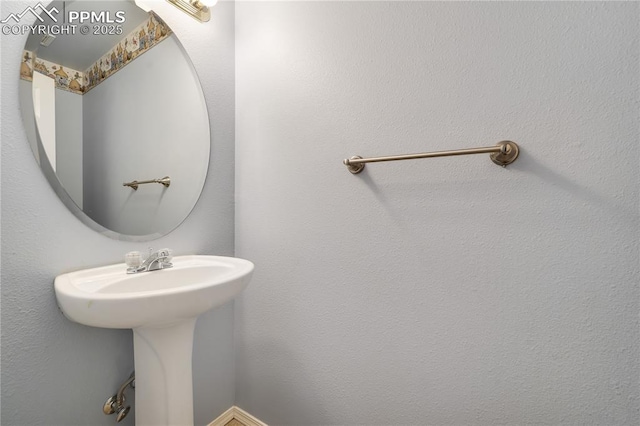 4282 Thornbury Way, Colorado Springs, CO 80922 - bathroom featuring a sink