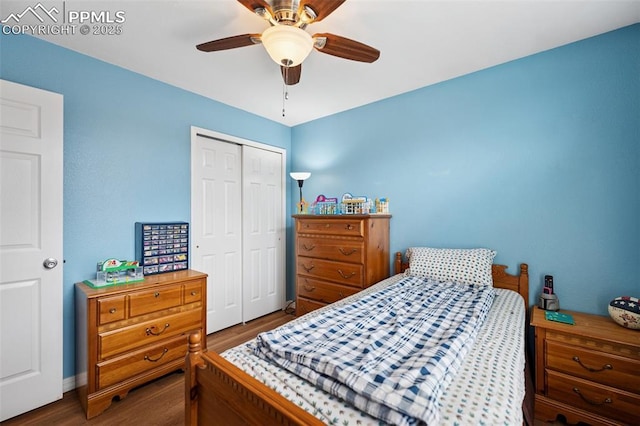 bedroom with baseboards, ceiling fan, a closet, and wood finished floors