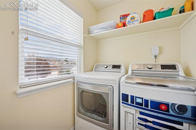 laundry room with laundry area and washer and clothes dryer