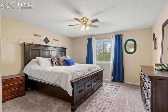 bedroom with light carpet, a textured ceiling, ceiling fan, and baseboards
