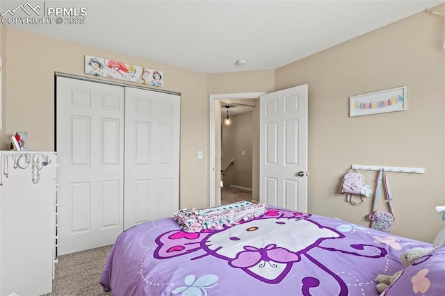 bedroom with carpet flooring and a closet