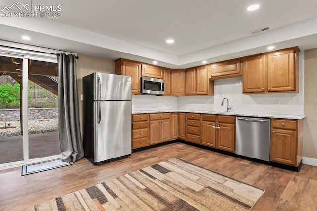 15 Newport Cir, Colorado Springs, CO 80906 - kitchen featuring recessed lighting, appliances with stainless steel finishes, light wood finished floors, and visible vents