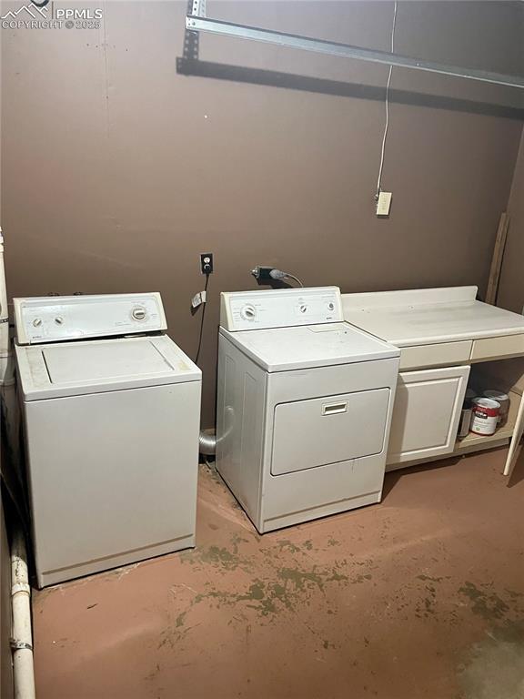 136 Sumac Dr, Colorado Springs, CO 80911 - laundry area featuring washer and dryer