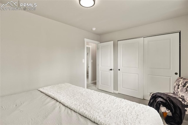 bedroom with a closet, carpet flooring, and baseboards