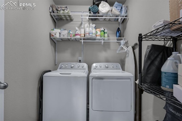 washroom with laundry area and washing machine and dryer