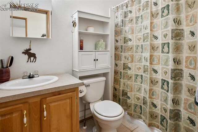 full bath featuring tile patterned flooring, curtained shower, toilet, and vanity