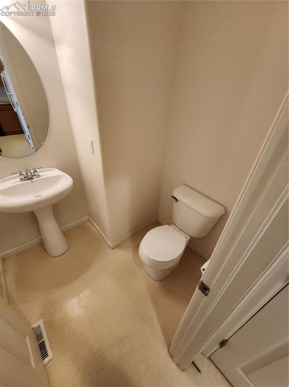 3928 Diamond Ridge Vw, Colorado Springs, CO 80918 - bathroom featuring toilet, baseboards, and a sink
