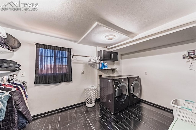 laundry area featuring baseboards, a textured ceiling, and independent washer and dryer
