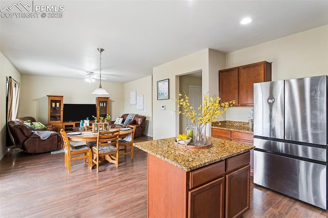 kitchen featuring a ceiling fan, freestanding refrigerator, dark wood-type flooring, and open floor plan