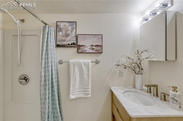 26 Mountain View Rd, Manitou Springs, CO 80829 - bathroom featuring a shower with curtain and vanity