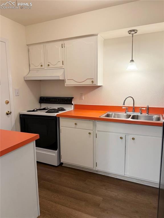 kitchen featuring a sink, range with electric stovetop, under cabinet range hood, dark wood-style flooring, and white cabinetry