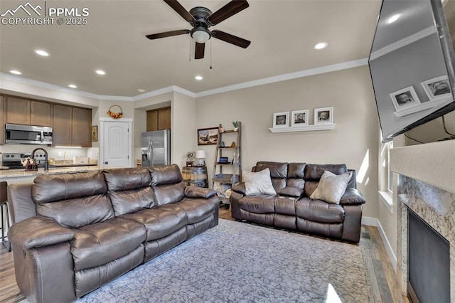 835 Redemption Pt, Colorado Springs, CO 80905 - living area featuring crown molding, recessed lighting, a ceiling fan, and light wood-style floors