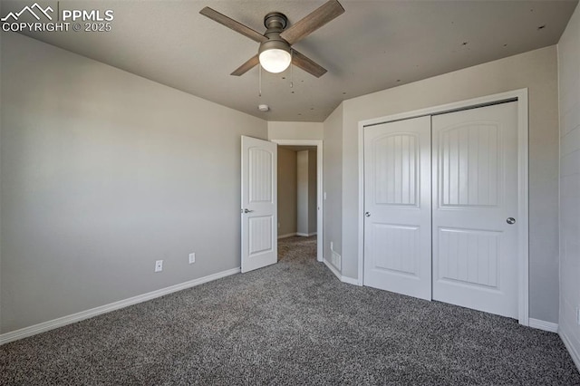 unfurnished bedroom featuring carpet flooring, a closet, baseboards, and ceiling fan